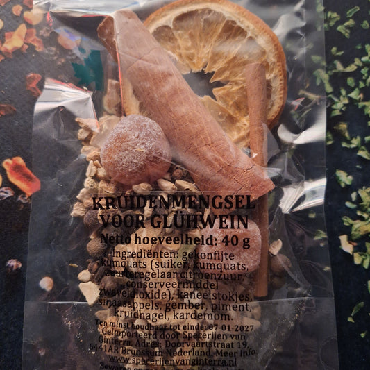Glühwein kruiden: zakje kruidenmengsel met gekonfijte kumquats, kaneel en sinaasappel