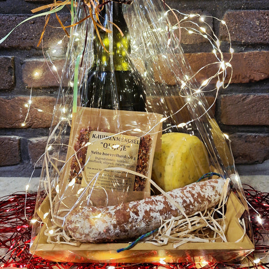 Luxe kerstpakket met olijfolie, Franse droge worst, kaas en kruidenmengsel
